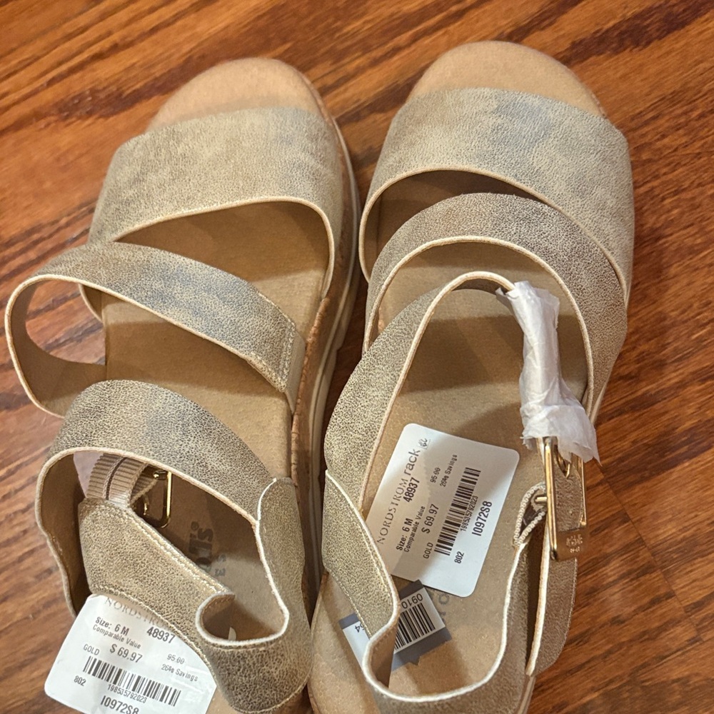 Nordstrom Elegant Tan Sandals - Picture 2 of 4